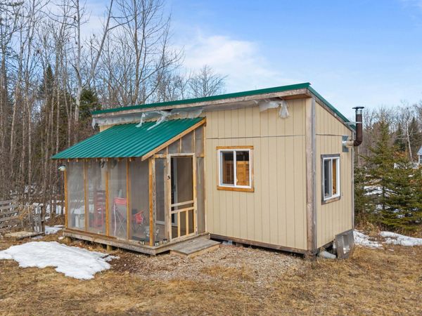 3 New England Road , Abbot, ME 04406