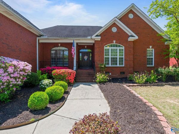 4402 Cove Nestle Drive SE, Owens Cross Roads, AL 35763