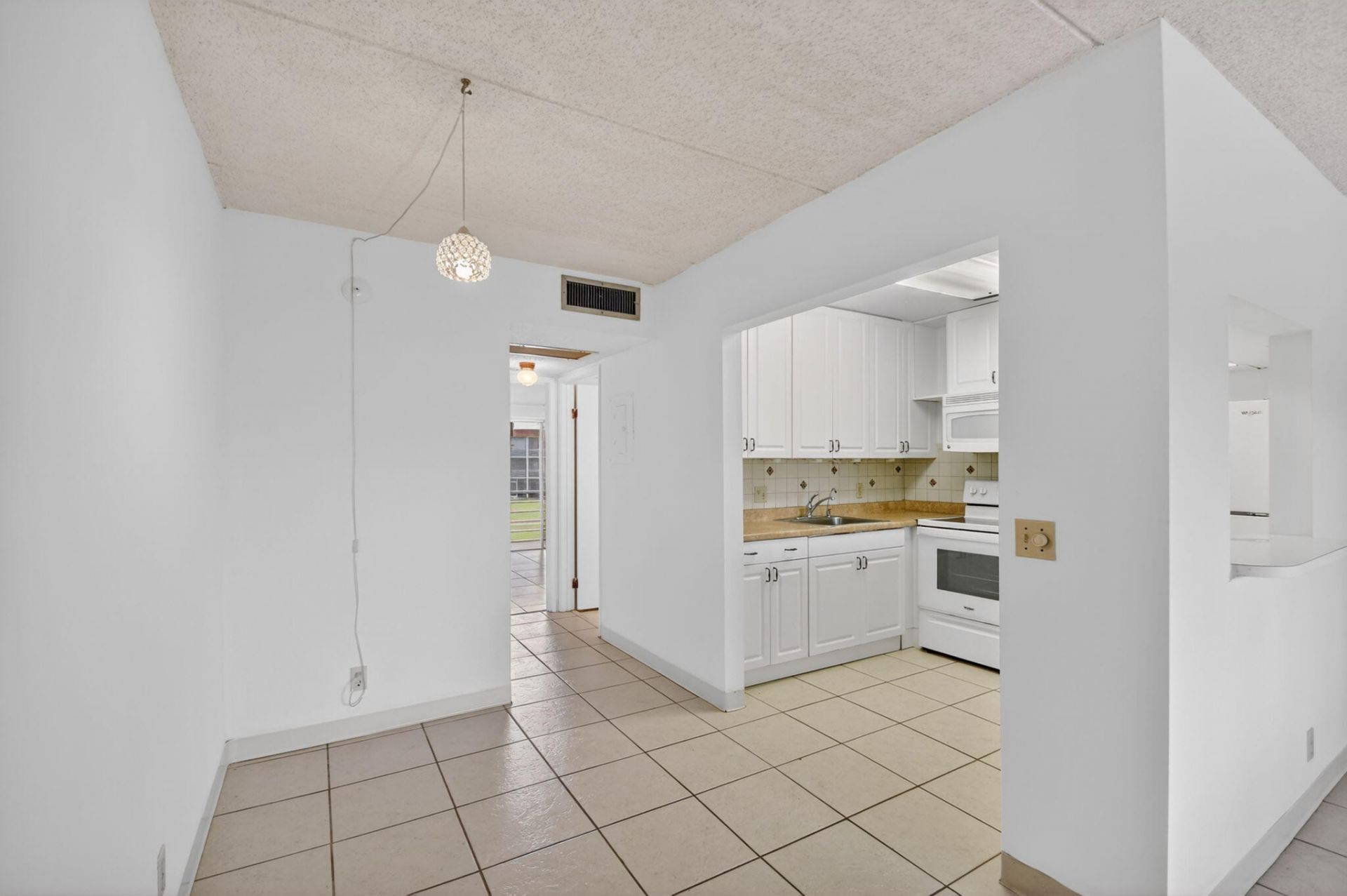 3300 Springdale Boulevard, Unit 208, Palm Springs, FL 33461 Photo