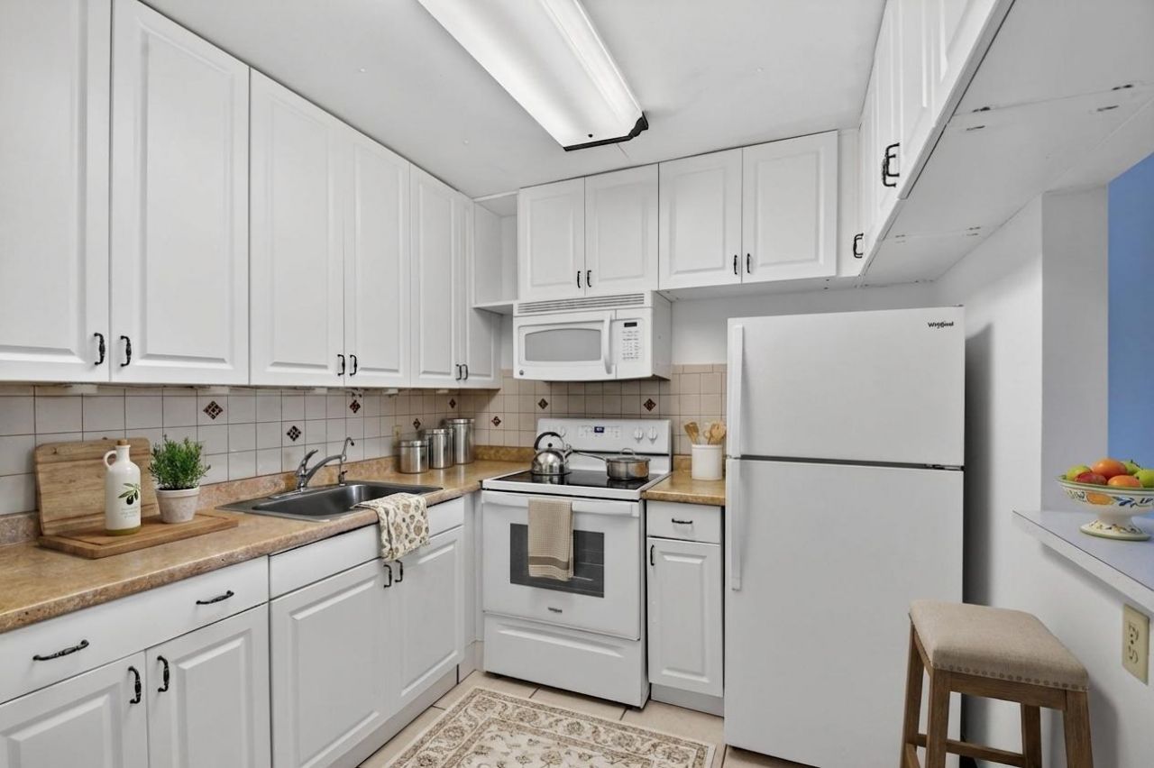 3300 Springdale Boulevard, Unit 208, Palm Springs, FL 33461 Photo