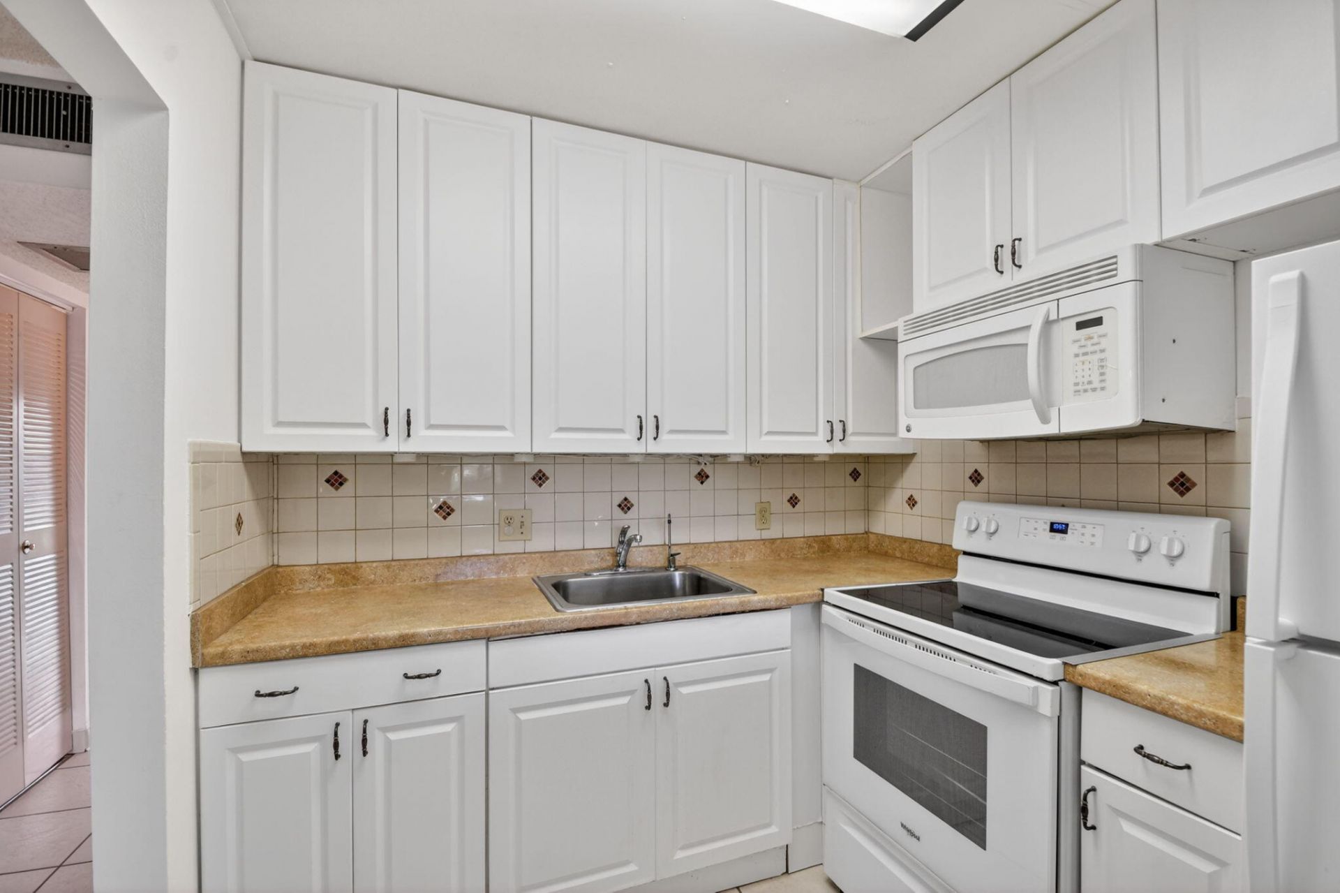 3300 Springdale Boulevard, Unit 208, Palm Springs, FL 33461 Photo