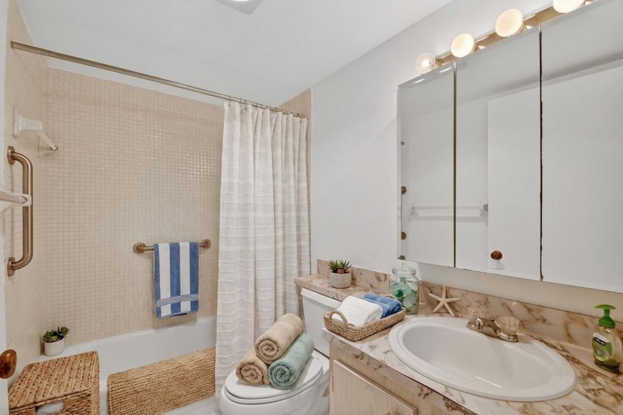 3300 Springdale Boulevard, Unit 208, Palm Springs, FL 33461 Photo