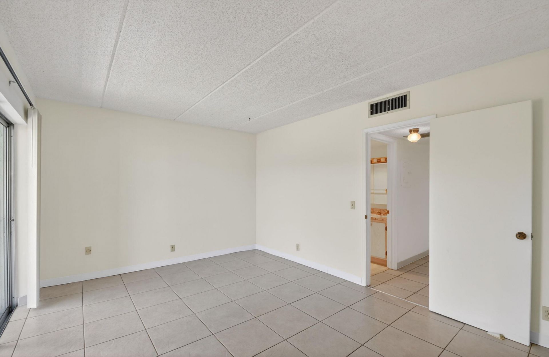 3300 Springdale Boulevard, Unit 208, Palm Springs, FL 33461 Photo