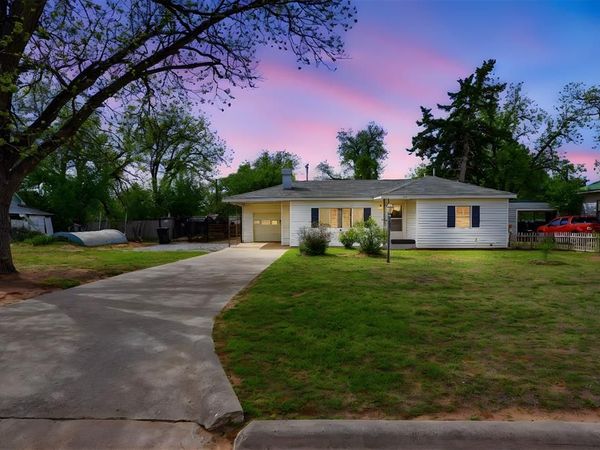 313 E Davis Avenue, Tipton, OK 73570