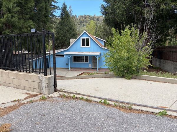 320 Sky View Lane, Crestline, CA 92325