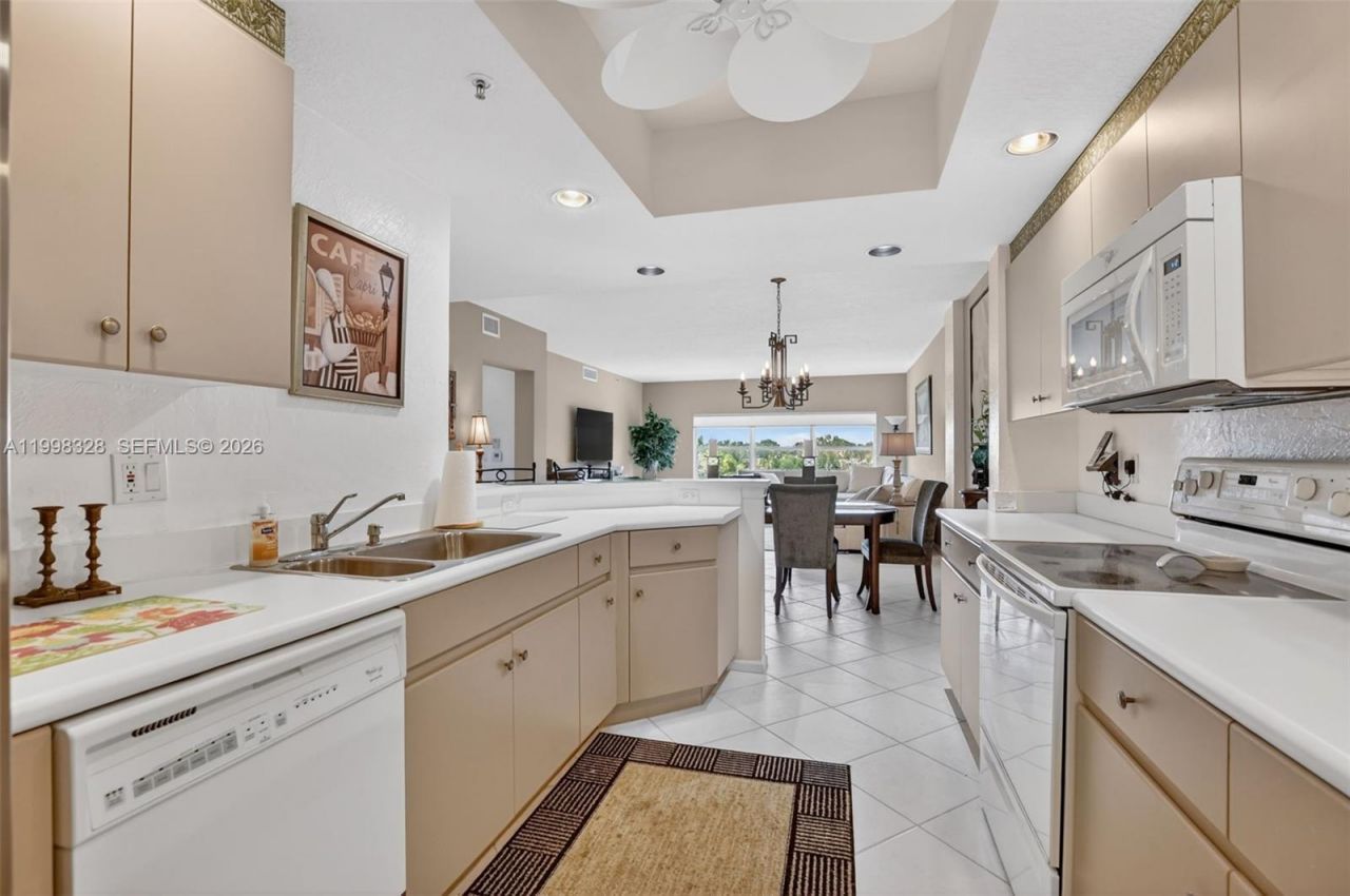 5938 Crystal Shores Dr, Unit 301, Boynton Beach, FL 33437 Photo