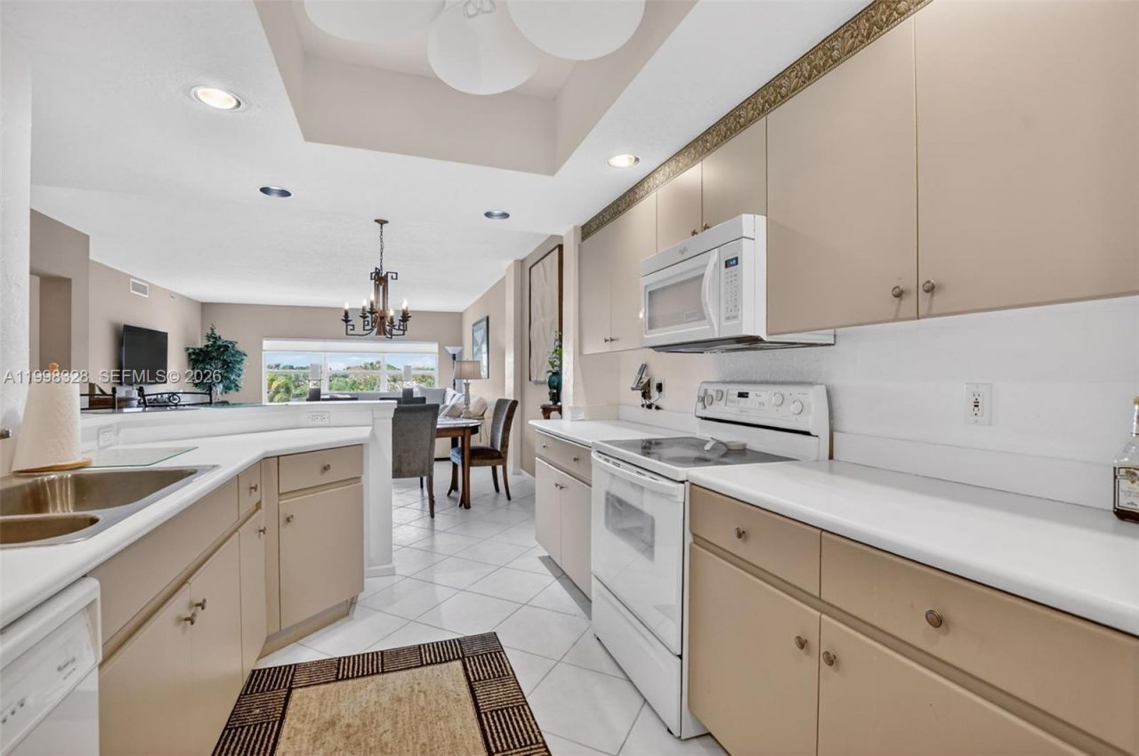 5938 Crystal Shores Dr, Unit 301, Boynton Beach, FL 33437 Photo