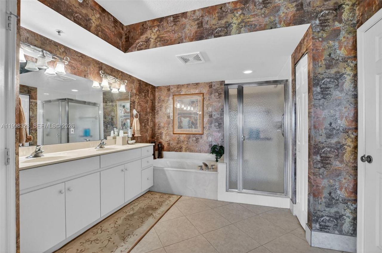 5938 Crystal Shores Dr, Unit 301, Boynton Beach, FL 33437 Photo