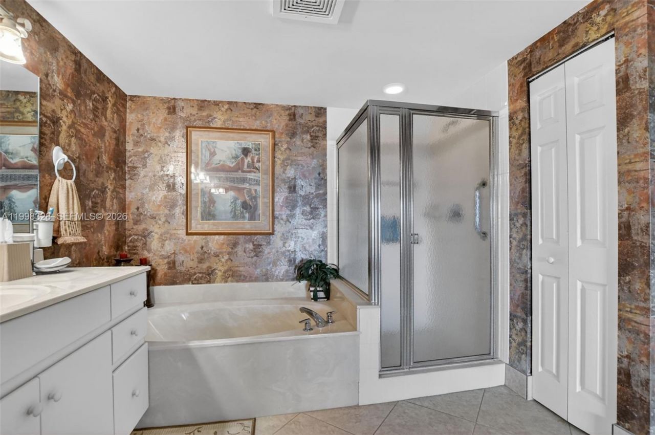 5938 Crystal Shores Dr, Unit 301, Boynton Beach, FL 33437 Photo