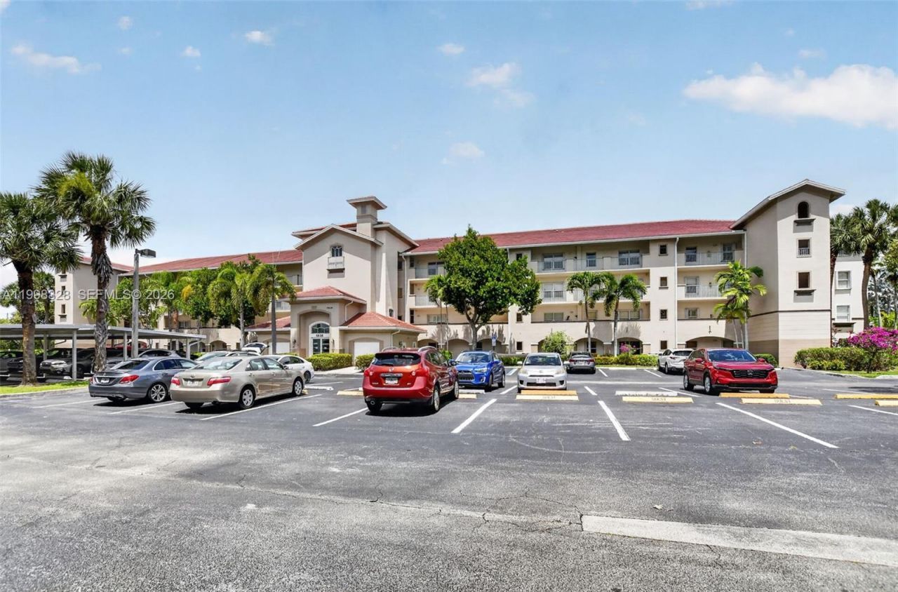 5938 Crystal Shores Dr, Unit 301, Boynton Beach, FL 33437 Photo