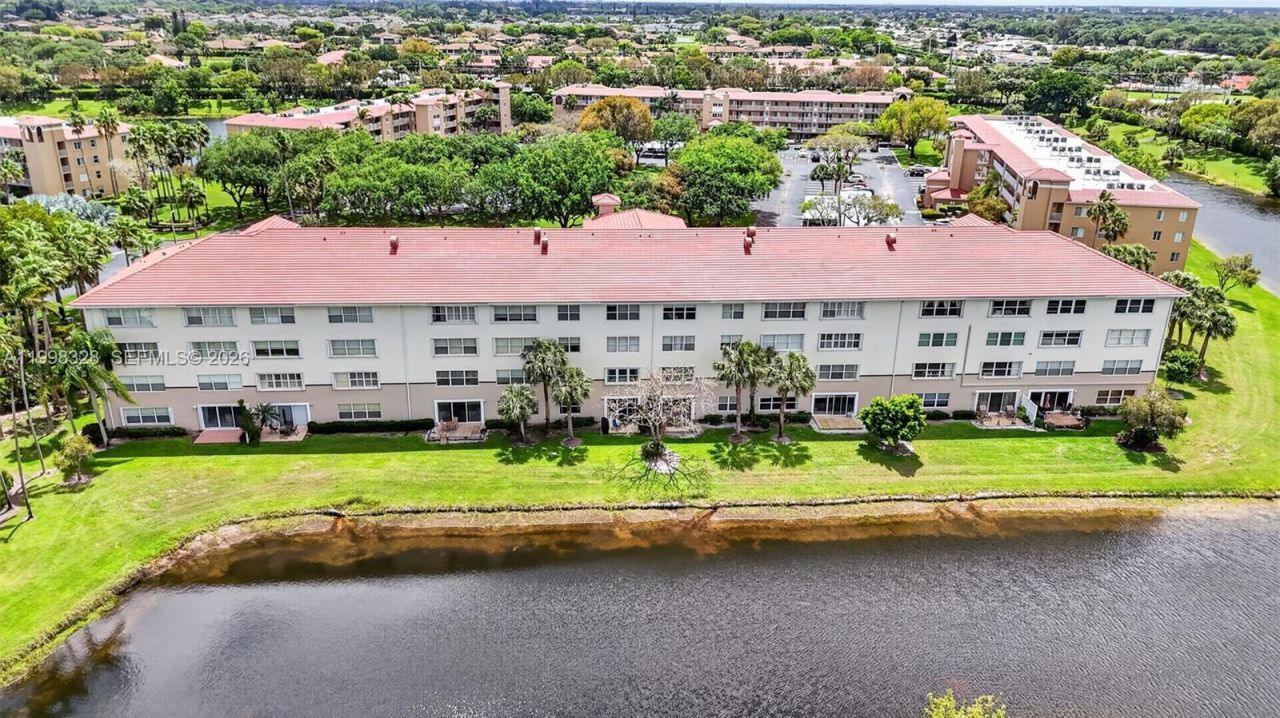 5938 Crystal Shores Dr, Unit 301, Boynton Beach, FL 33437 Photo