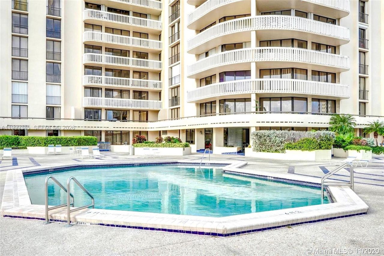 19355 Turnberry Way, Unit 24C, Aventura, FL 33180 Photo