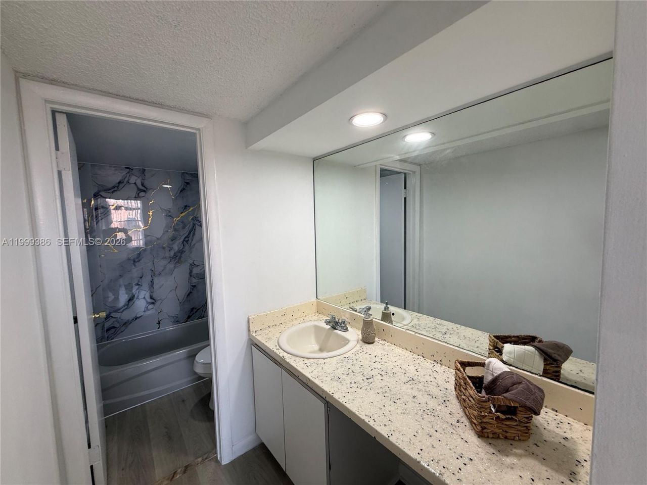 1900 W 68th St, Unit B203, Hialeah, FL 33014 Photo