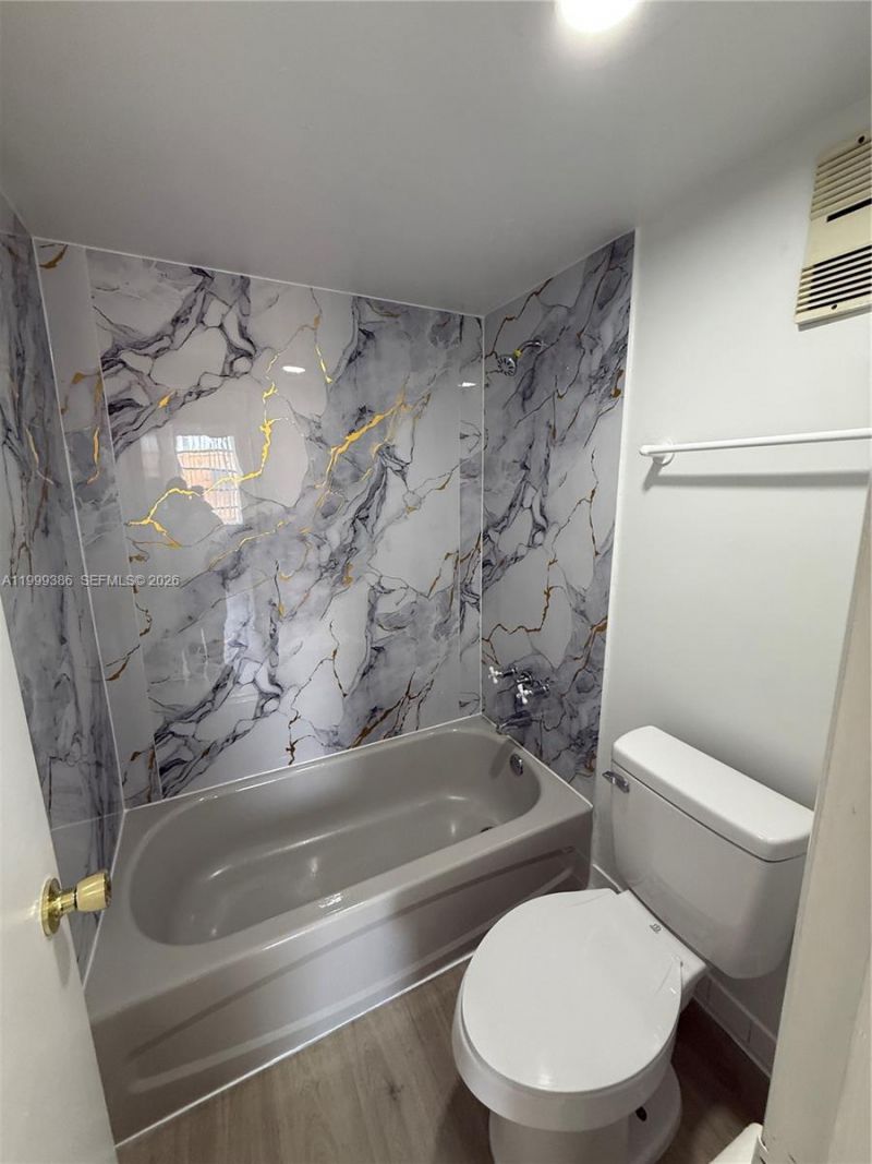 1900 W 68th St, Unit B203, Hialeah, FL 33014 Photo