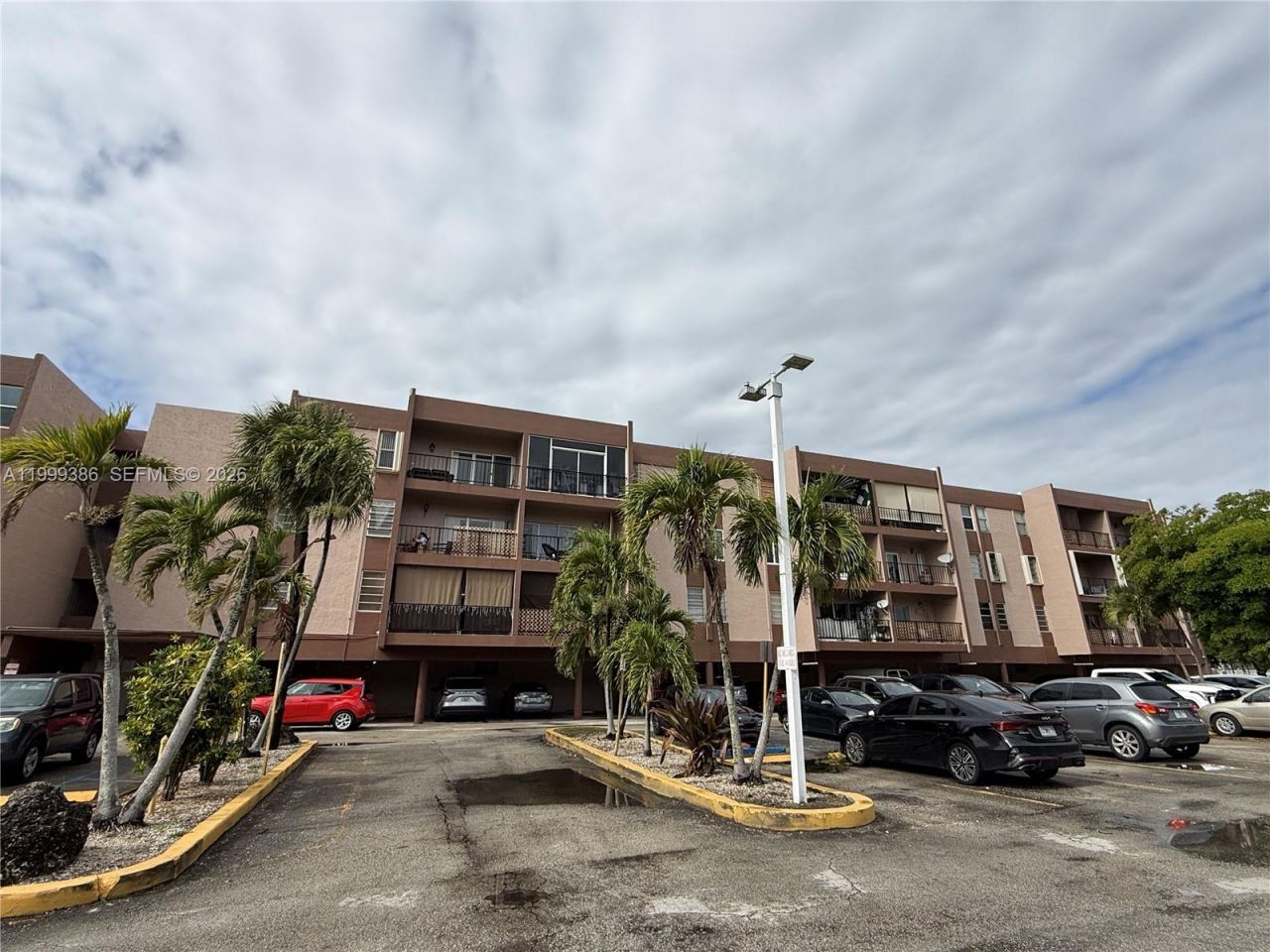 1900 W 68th St, Unit B203, Hialeah, FL 33014 Photo