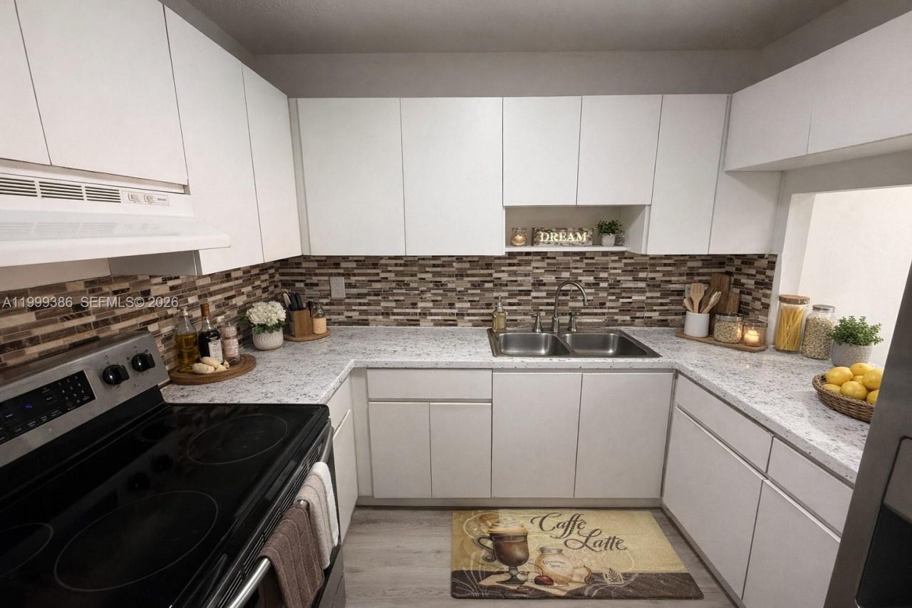 1900 W 68th St, Unit B203, Hialeah, FL 33014 Photo