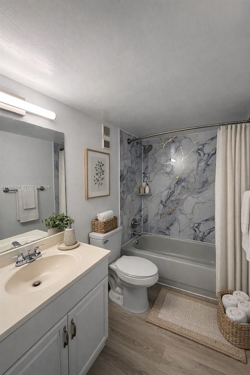 1900 W 68th St, Unit B203, Hialeah, FL 33014 Photo