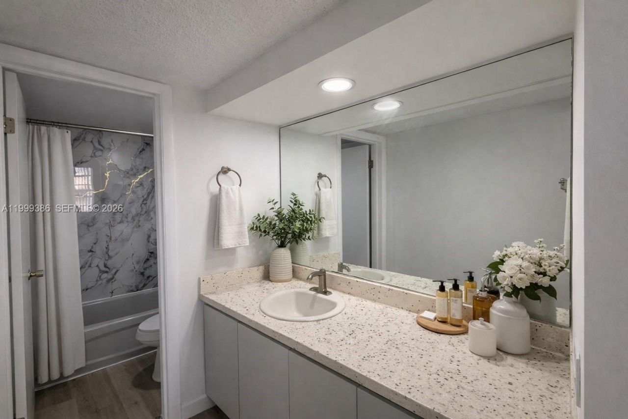 1900 W 68th St, Unit B203, Hialeah, FL 33014 Photo