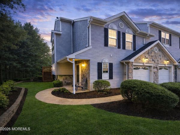 44 Rozalyn Lane, Laurence Harbor, NJ 08879