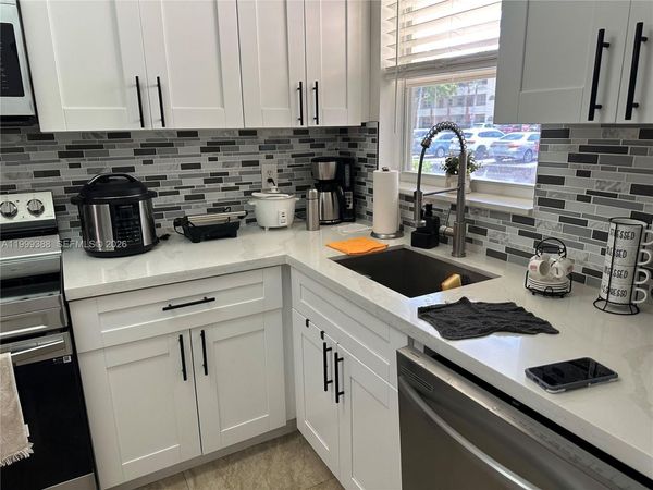 8021 N Sunrise Lakes Dr , Unit 101, Sunrise, FL 33322