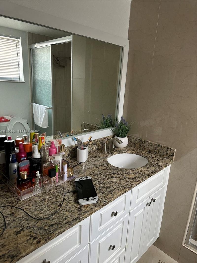 8021 N Sunrise Lakes Dr, Unit 101, Sunrise, FL 33322 Photo