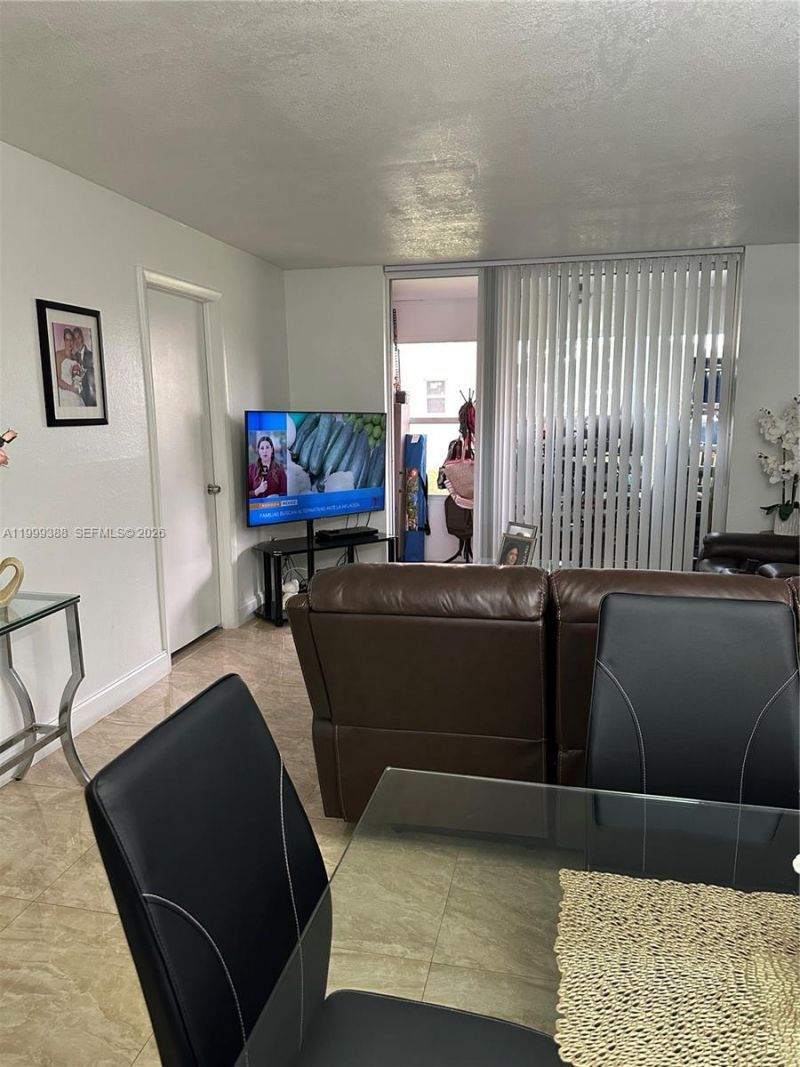 8021 N Sunrise Lakes Dr, Unit 101, Sunrise, FL 33322 Photo