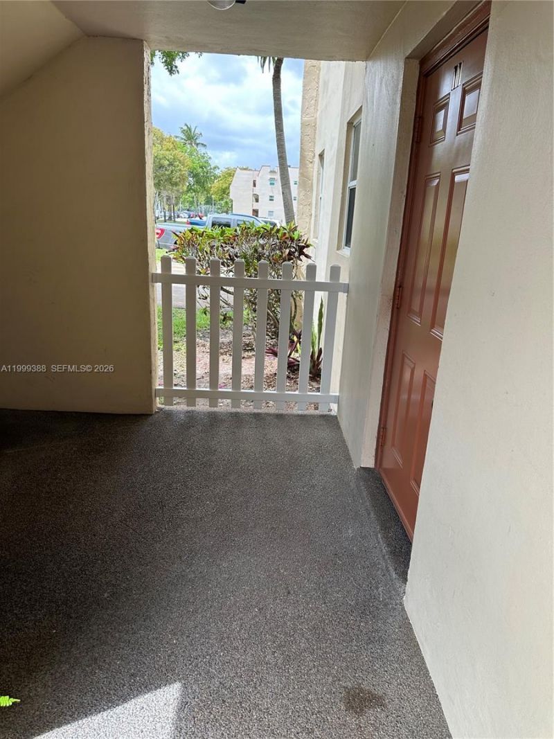 8021 N Sunrise Lakes Dr, Unit 101, Sunrise, FL 33322 Photo