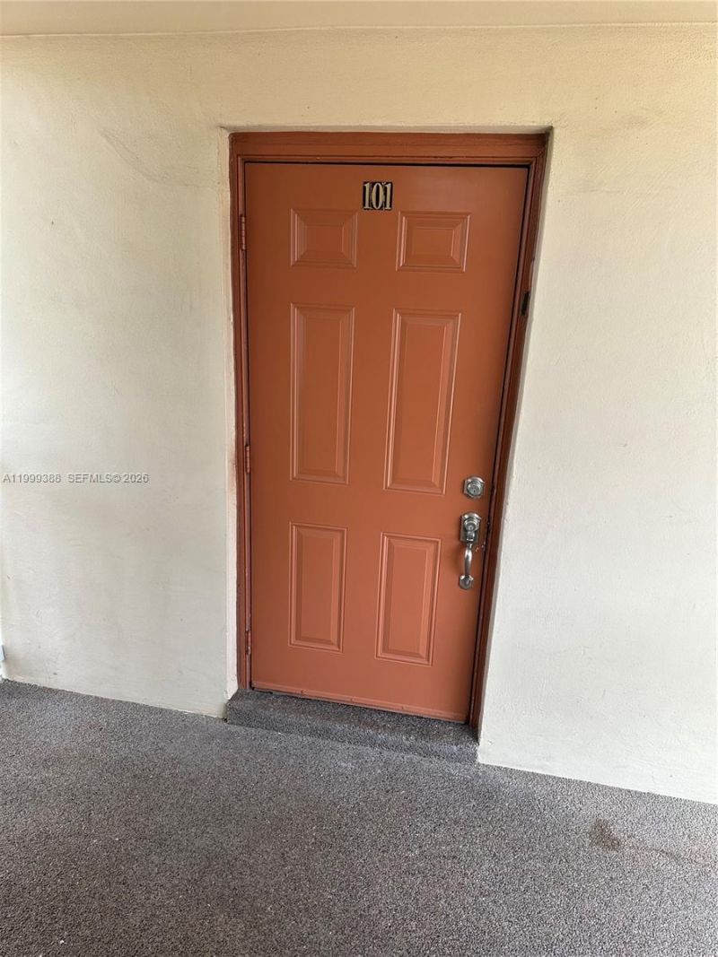 8021 N Sunrise Lakes Dr, Unit 101, Sunrise, FL 33322 Photo