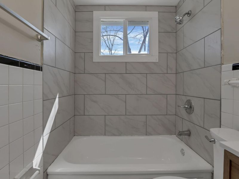 406 Beechtree Road, Whitehall, OH 43213 Photo 17