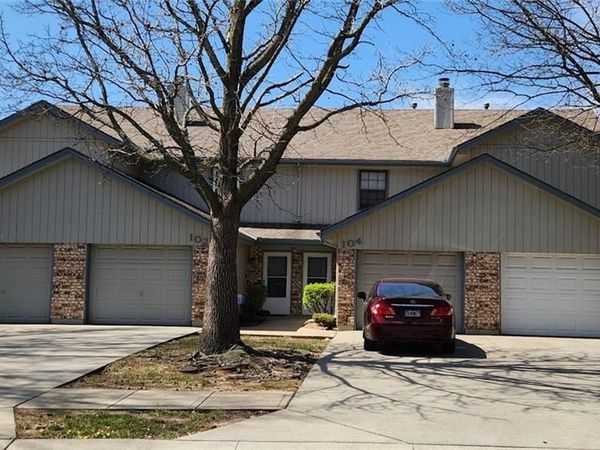 100-106 NE Greystone Drive, Lee's Summit, MO 64086