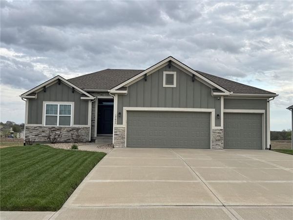 17605 GreyHawke Ridge N/A, Smithville, MO 64089