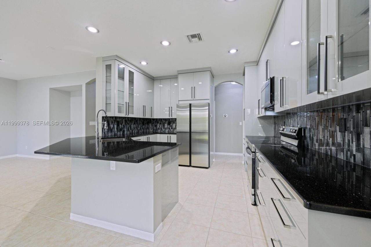 4207 W Whitewater Ave , Weston, FL 33332 Photo