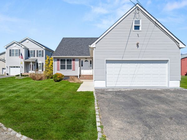 7 Lake Avenue, Island Heights, NJ 08732