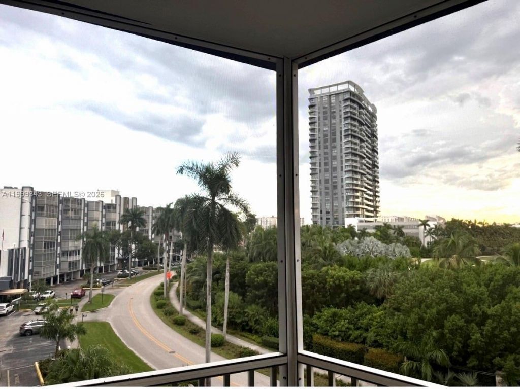 300 Diplomat Pkwy, Unit 505, Hallandale Beach, FL 33009 Photo