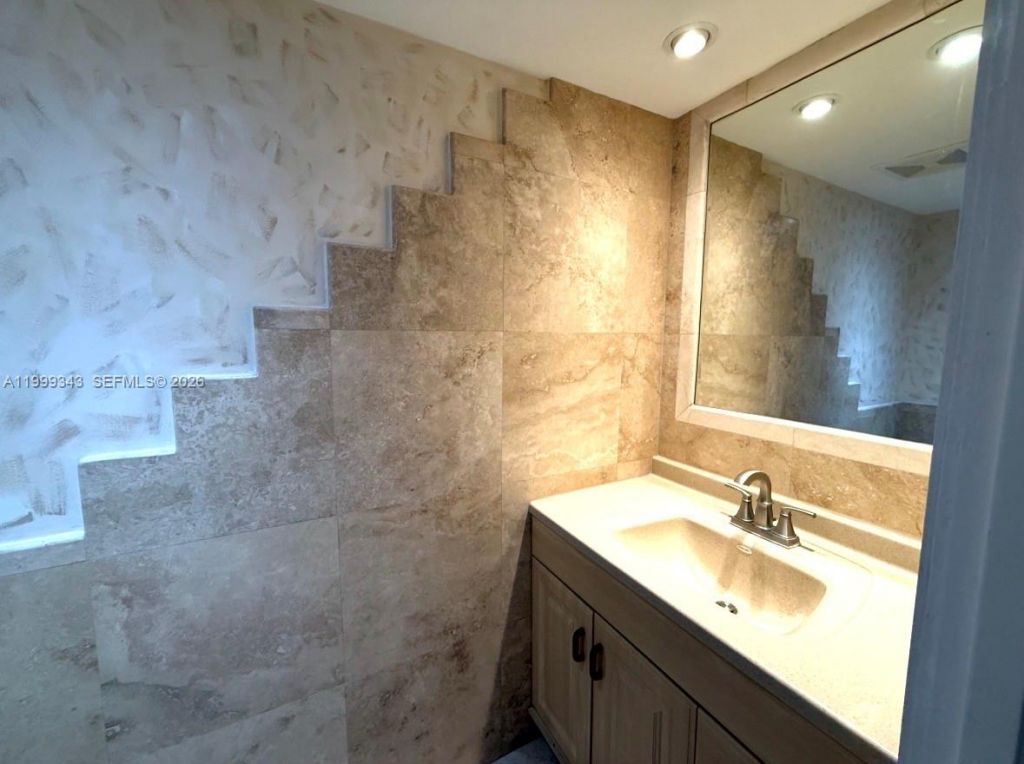 300 Diplomat Pkwy, Unit 505, Hallandale Beach, FL 33009 Photo