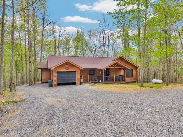 673 Arrowhead Ln, Moss, TN 38575
