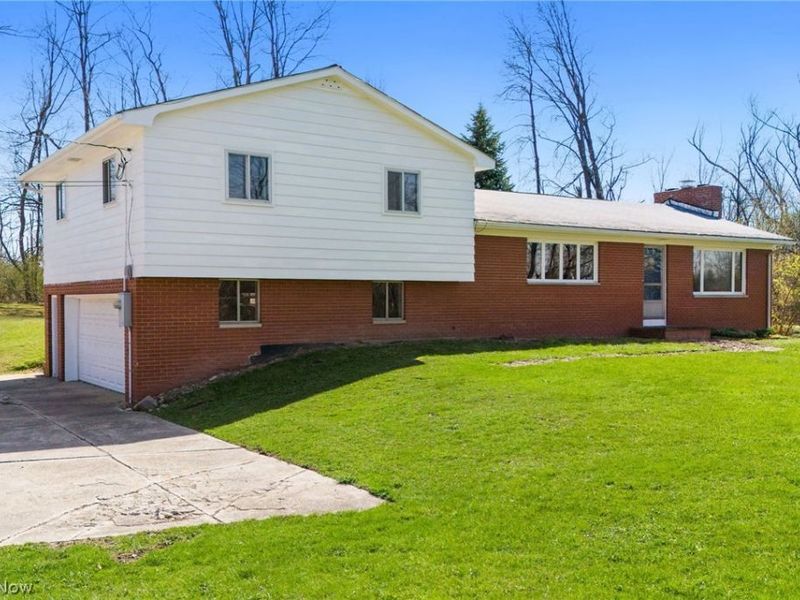 8583 Sherman Road, Chesterland, OH 44026 Photo 2