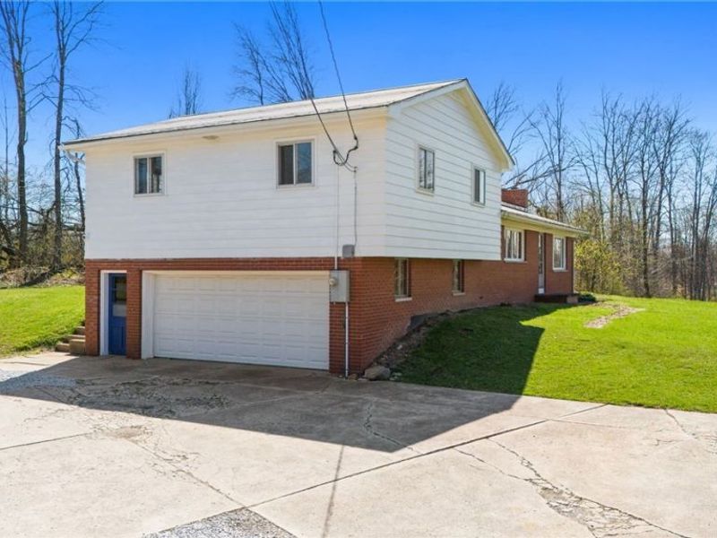 8583 Sherman Road, Chesterland, OH 44026 Photo 3