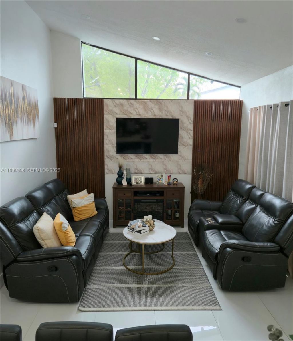 4430 NW 185th St, Miami Gardens, FL 33055 Photo