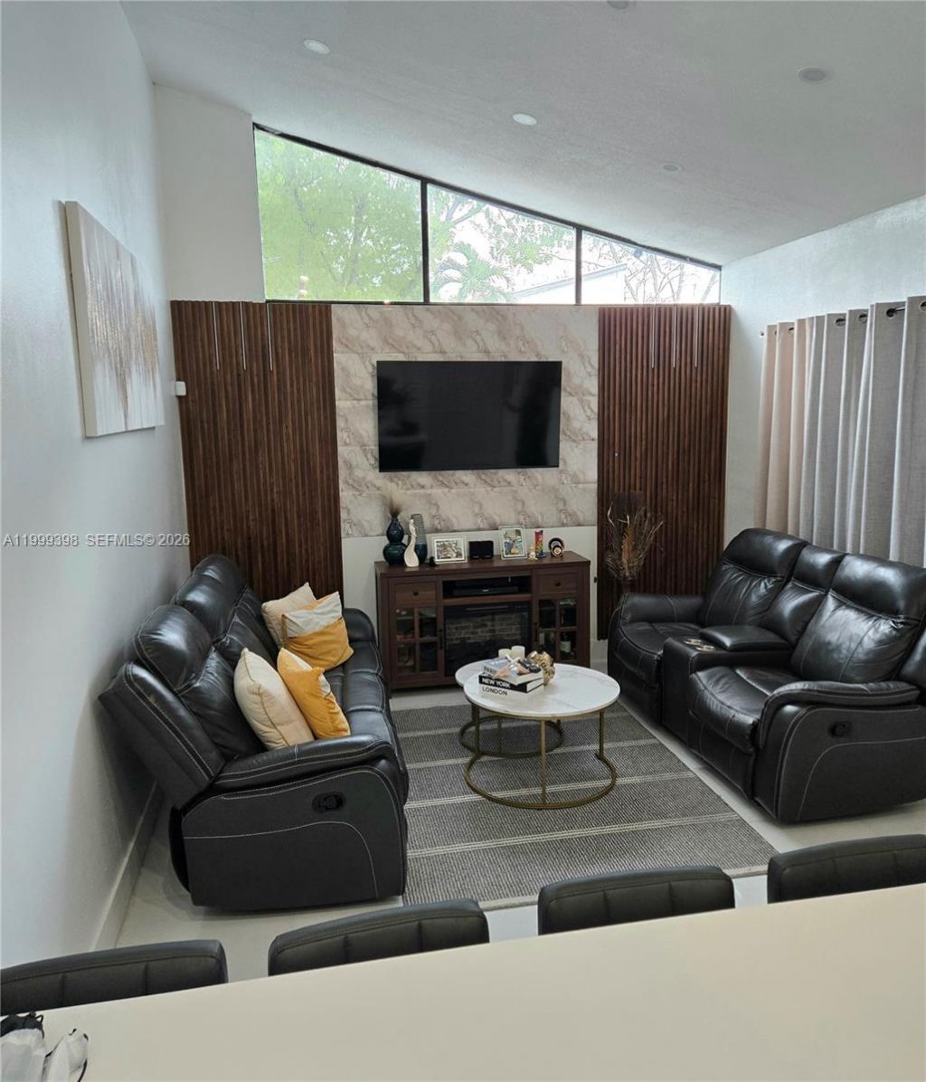 4430 NW 185th St, Miami Gardens, FL 33055 Photo