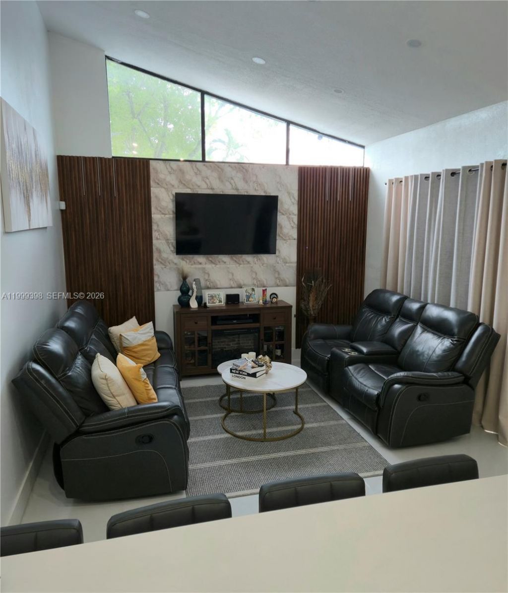 4430 NW 185th St, Miami Gardens, FL 33055 Photo