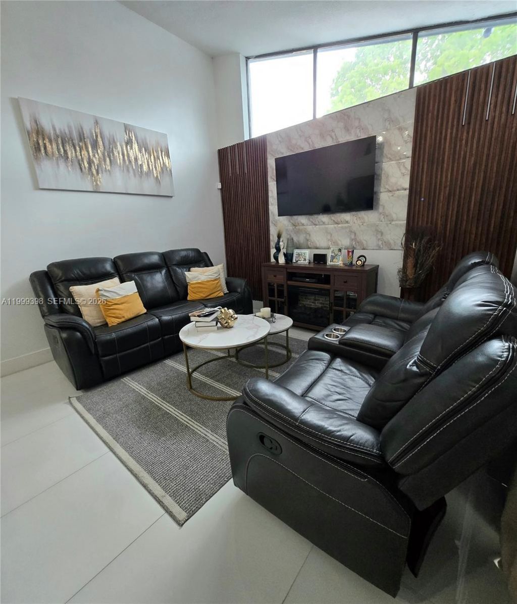 4430 NW 185th St, Miami Gardens, FL 33055 Photo