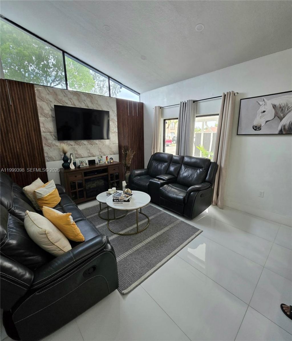 4430 NW 185th St, Miami Gardens, FL 33055 Photo