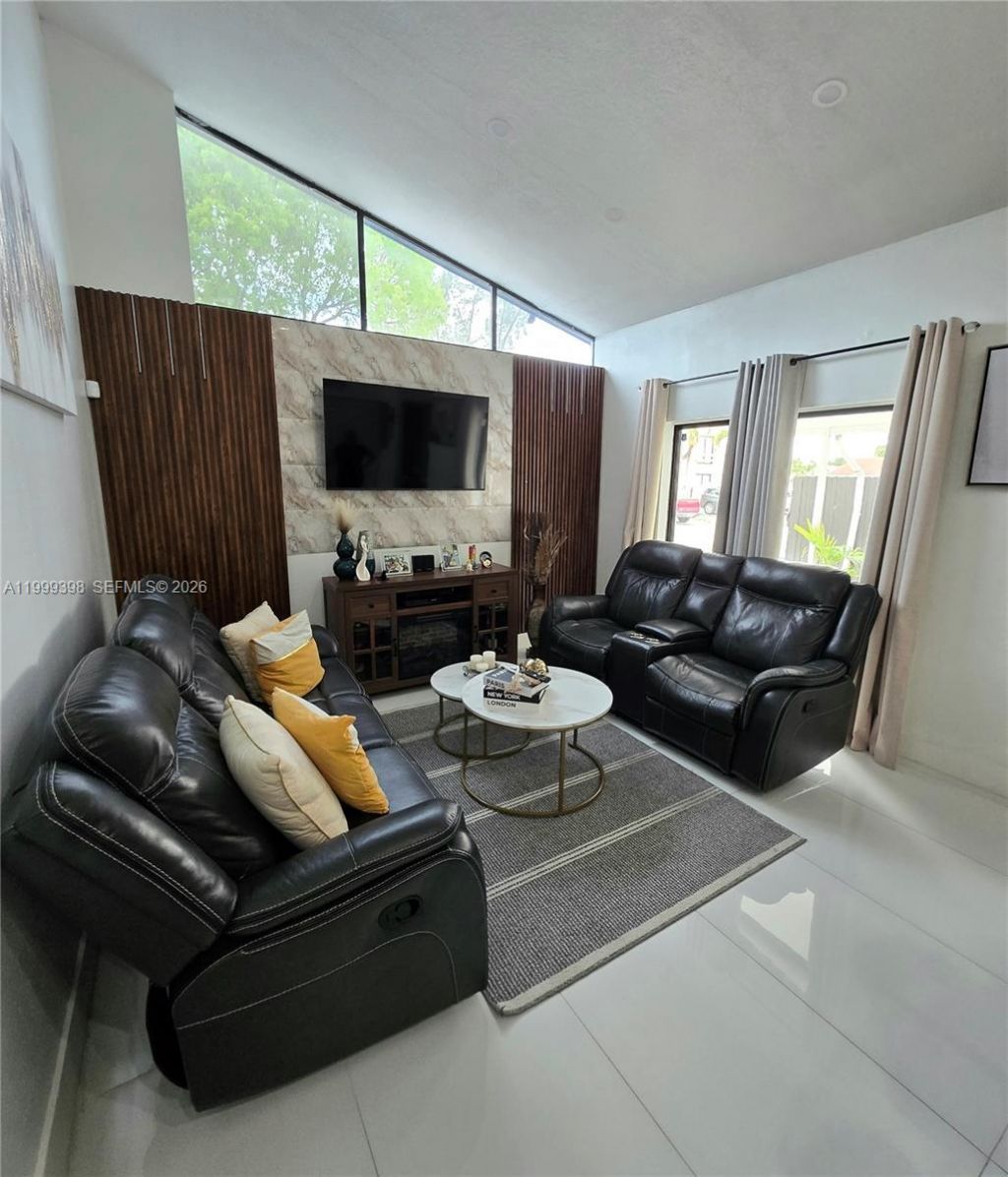 4430 NW 185th St, Miami Gardens, FL 33055 Photo