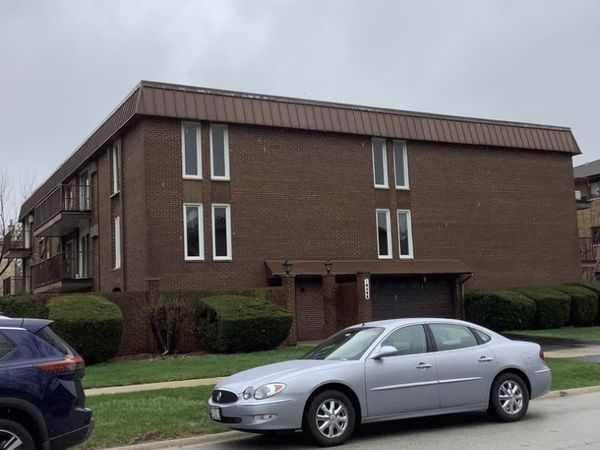 10408 Menard Avenue, Unit 2B, Oak Lawn, IL 60453