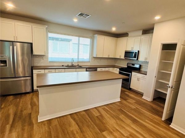 8360 N.Canby Place, Northridge, CA 91325