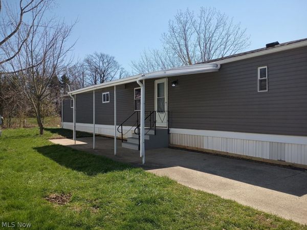 160 Kentucky Drive , Elyria, OH 44035