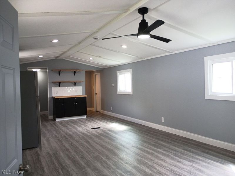 160 Kentucky Drive , Elyria, OH 44035 Photo 3