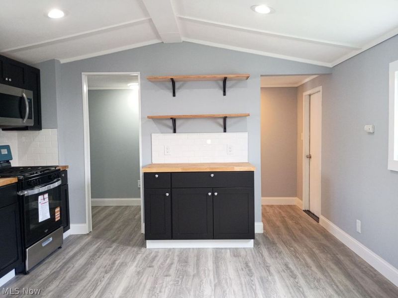 160 Kentucky Drive , Elyria, OH 44035 Photo 4