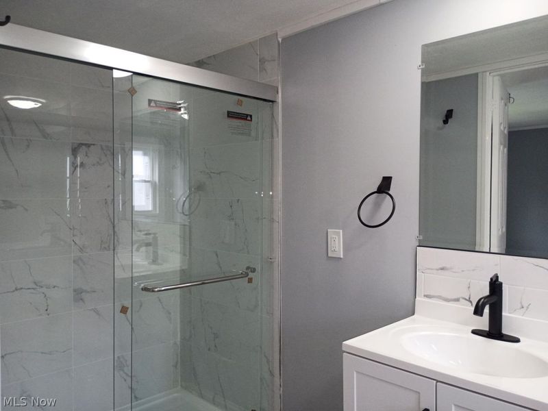 160 Kentucky Drive , Elyria, OH 44035 Photo 8